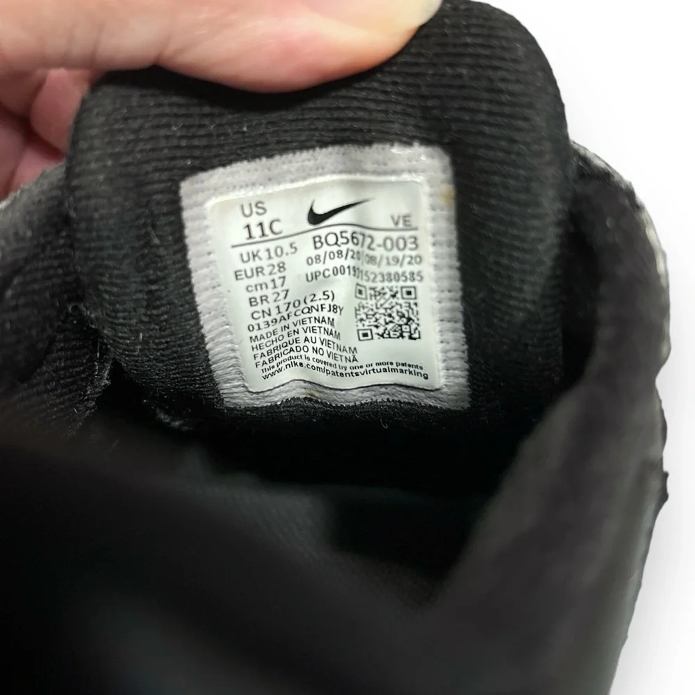 NIKE Black & White Unisex Child Revolution 5 Running Shoe (Little Kids)
